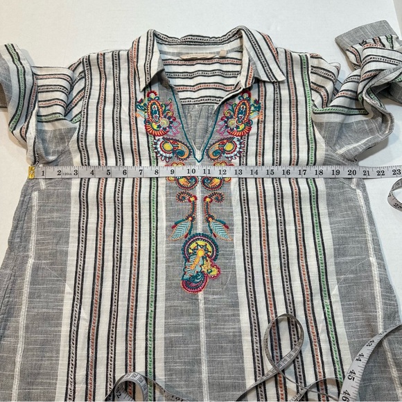 Soft Surroundings Boho Tunic Gray White Stripe Embroidered Floral V-Neck, Size M - Picture 12 of 13